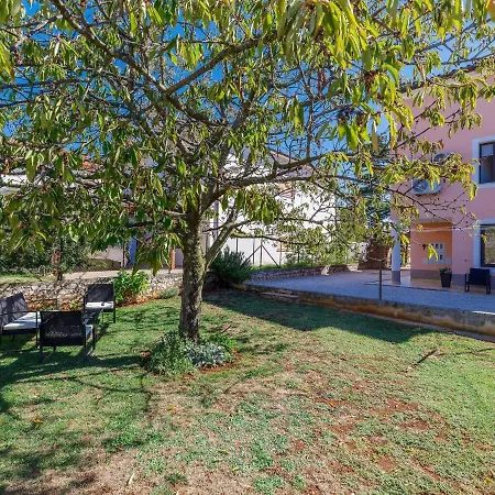 Bruno-1 By Interhome Умаг